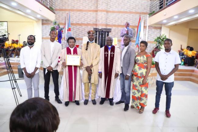 Conservation : DIPLOME DE MERITE ET D’EXCELLENCE DECERNE AU PASTEUR Dr COSMA WILUNGULA PAR LE CERCLE DES NATURALISTES DU KONGO