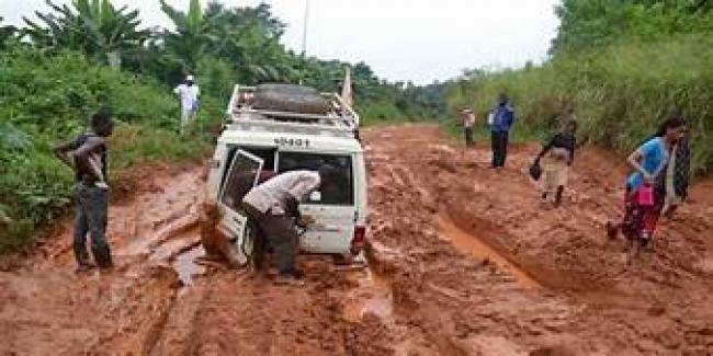 Société : L’ENCLAVEMENT DE PLUSIEURS COINS DE LA RDC A ETE DECRETE 5 ANS APRES L’INDEPENDANCE PAR L’ABANDON DE PLUS DE 90.000 KM DES ROUTES, RELEVE KIMBEMBE MAZUNGA
