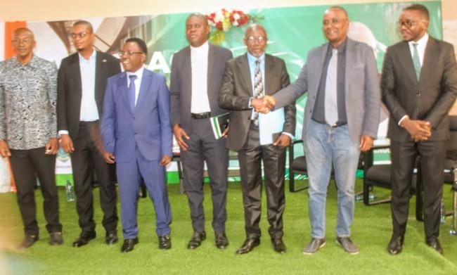 Littérature : UN OUVRAGE DE REFERENCE SUR LE PROJET TRANSAQUA LANCE SUR LE MARCHE DU LIVRE